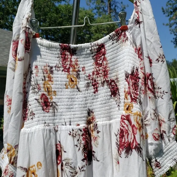 TORRID Ivory rose print DRESS On/Off shoulder, Ruched top. SIZE 1 EUC - Picture 1 of 12